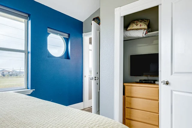 Bedroom 3 image 1