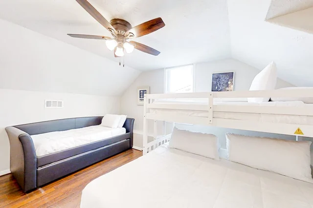 Bedroom 1 image 1