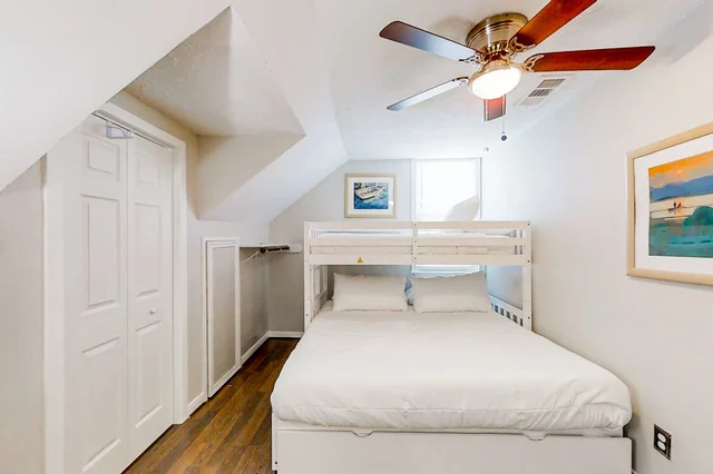 Bedroom 3 image 1