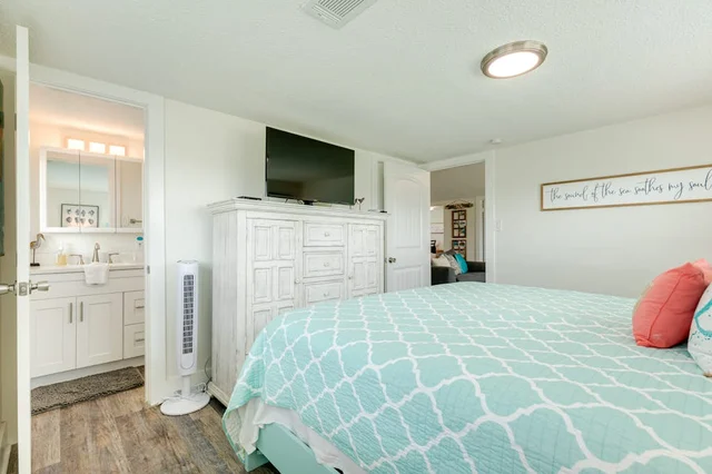 Bedroom 2 image 1