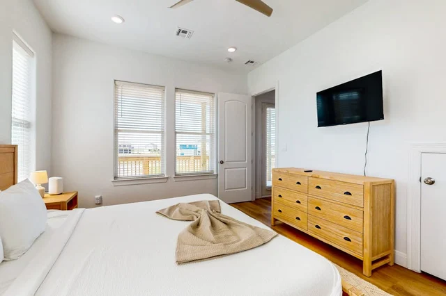 Bedroom 3 image 1