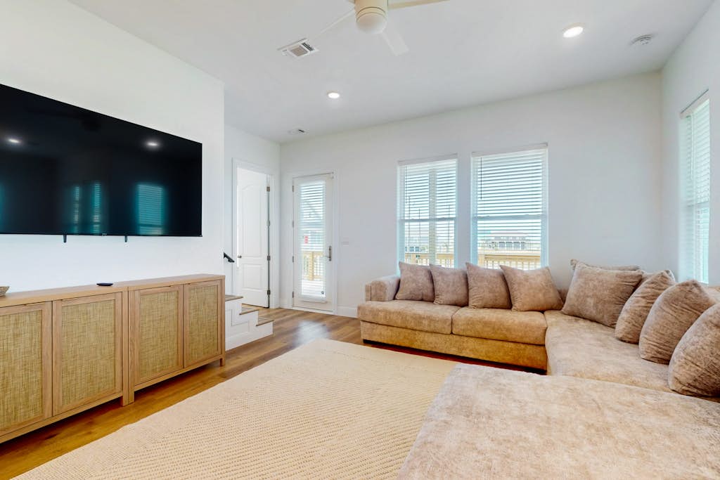 The Green Palm - Bay-View Patio & Shared Pool property photo 5