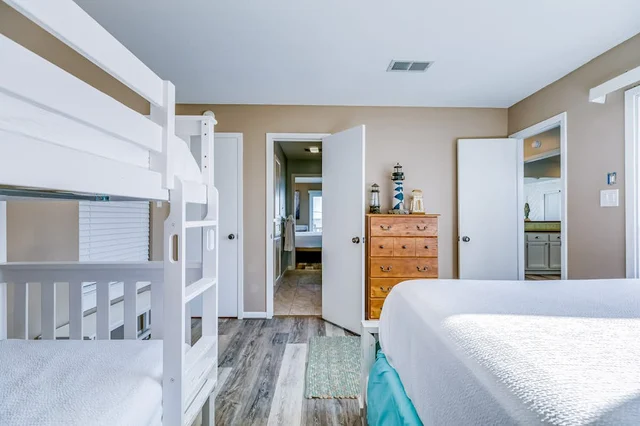 Bedroom 1 image 1