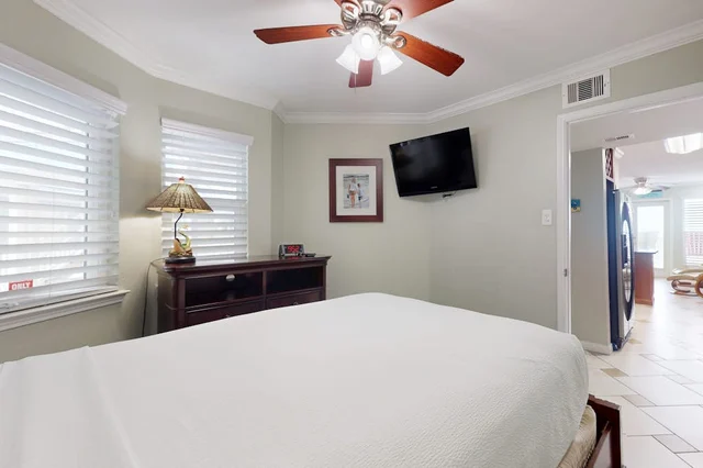 Bedroom 1 image 1