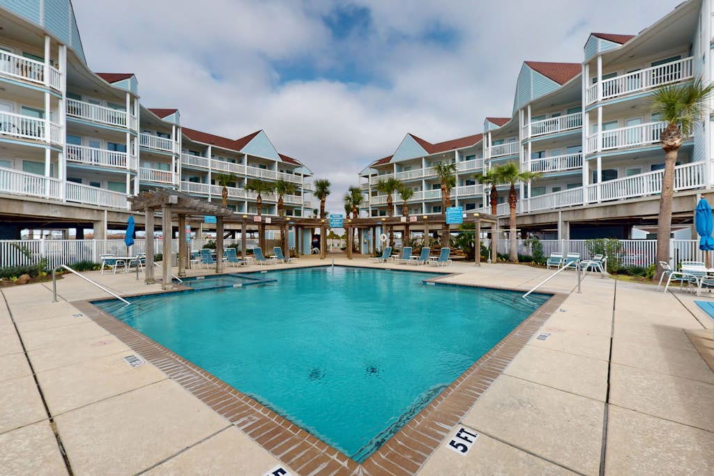 Condo in Galveston property photo 2