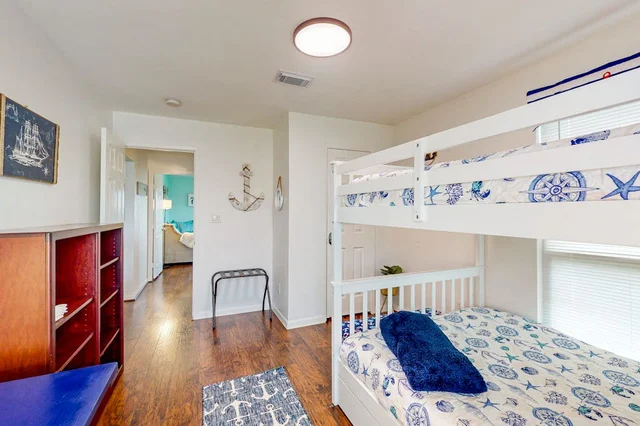 Bedroom 3 image 1