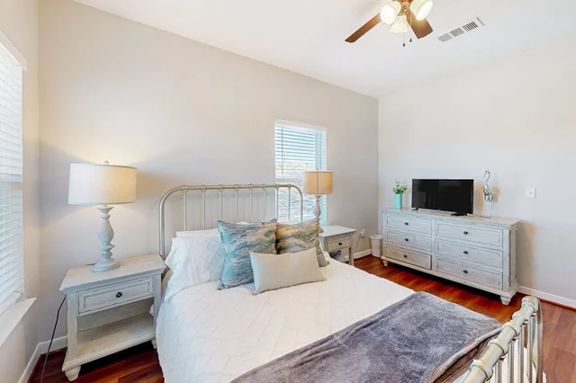 Bedroom 1 image 1