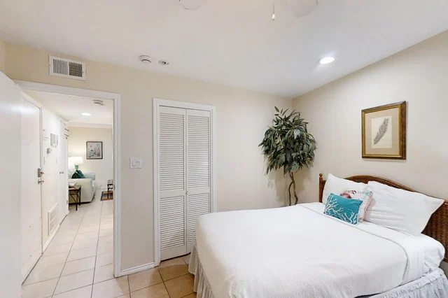 Bedroom 1 image 1
