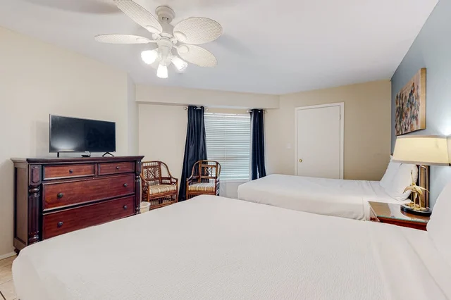 Bedroom 1 image 1