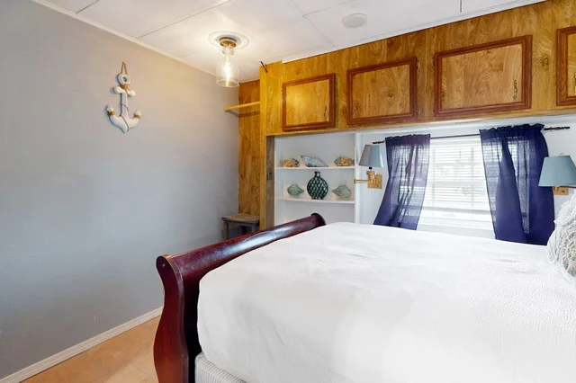 Bedroom 1 image 1