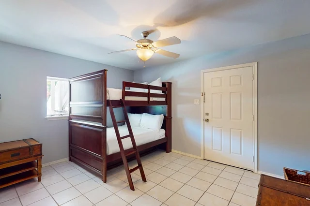 Bedroom 2 image 1