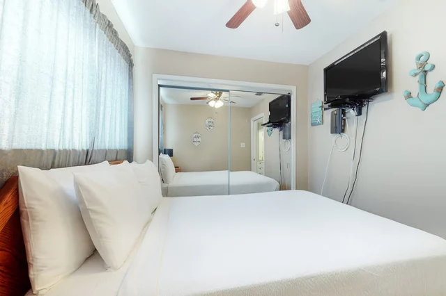 Bedroom 1 image 1
