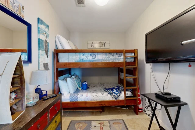 Bedroom 3 image 1