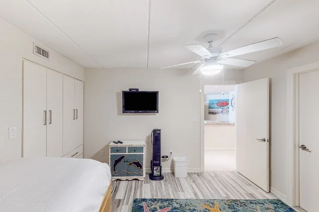 Bedroom 3 image 1