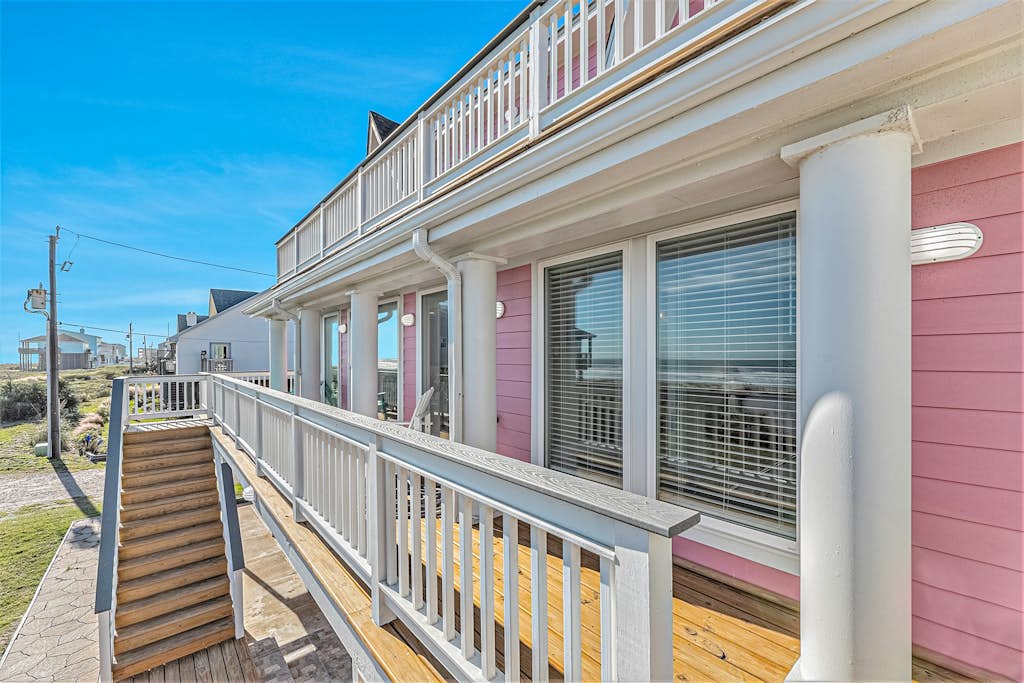 Pink Lady by the Sea property photo 5
