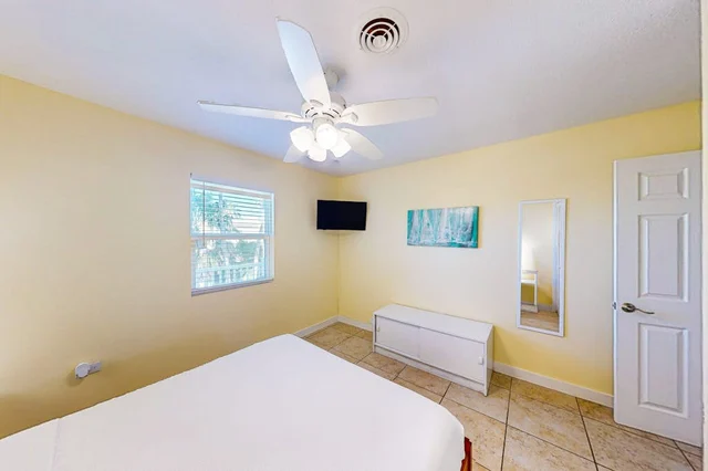 Bedroom 4 image 1
