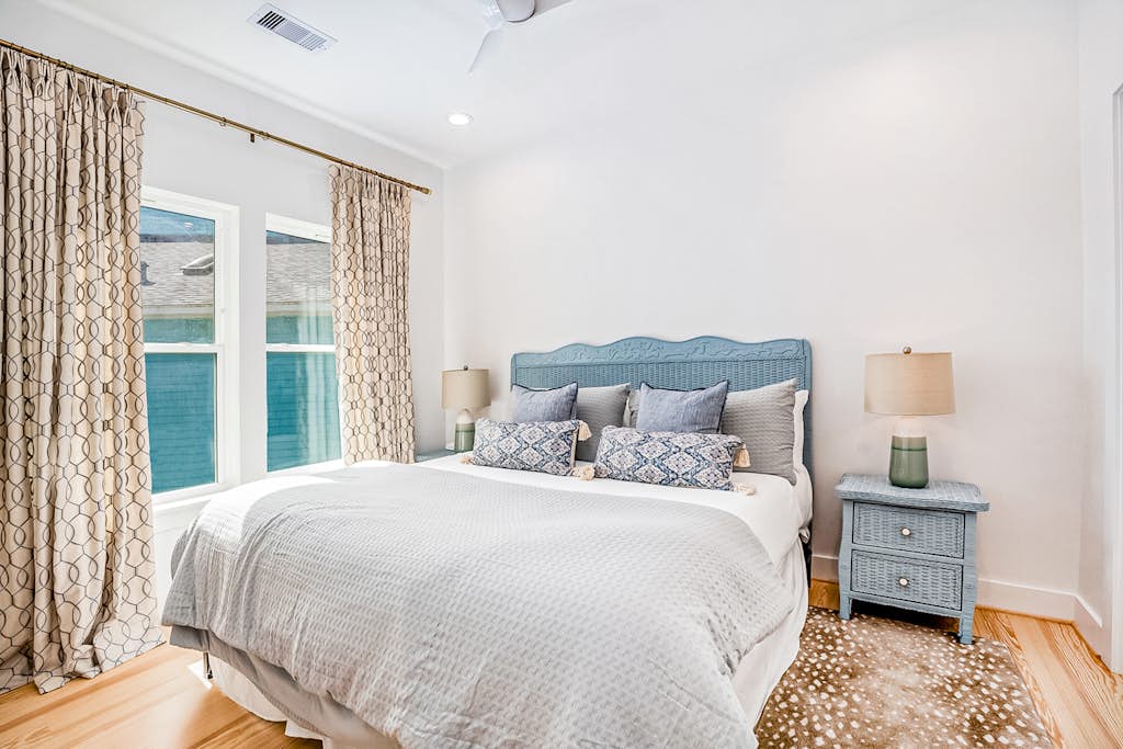 Bedroom 1 image 1
