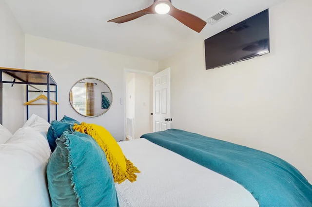 Bedroom 1 image 1