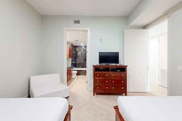 Bedroom 1 image 1