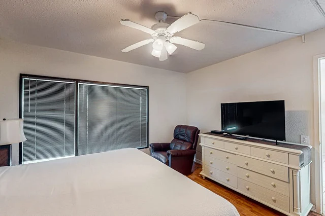 Bedroom 1 image 1