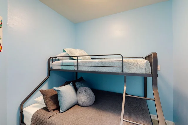 Bedroom 1 image 1