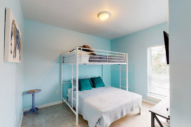 Bedroom 3 image 1