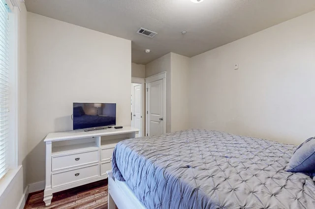Bedroom 1 image 1
