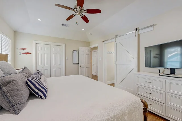 Bedroom 1 image 1