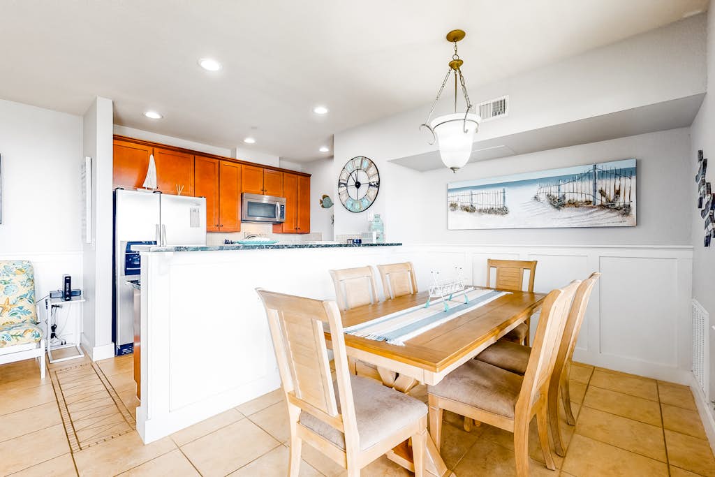 Condo in Galveston property photo 4