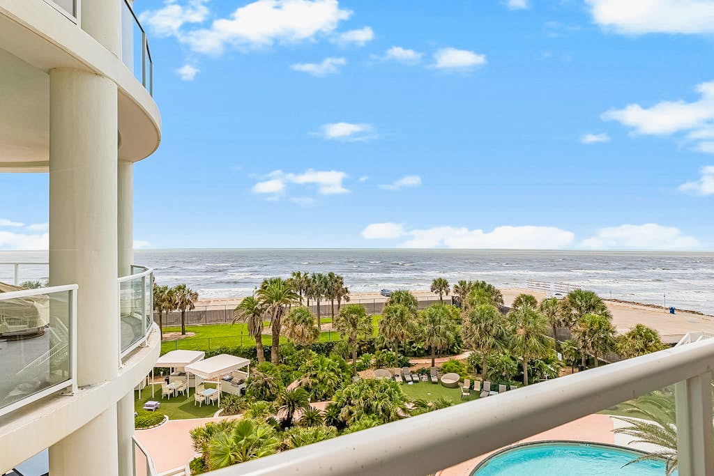 Condo in Galveston property photo 4