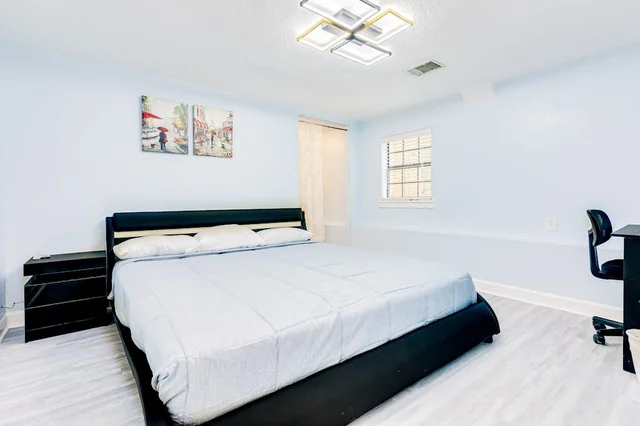 Bedroom 4 image 1