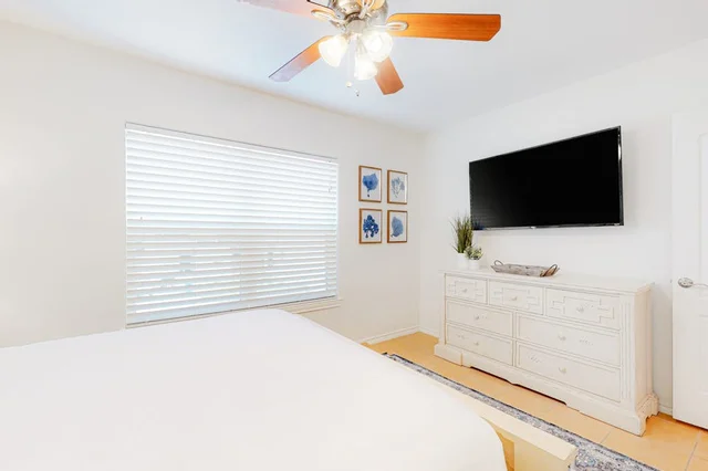 Bedroom 1 image 1