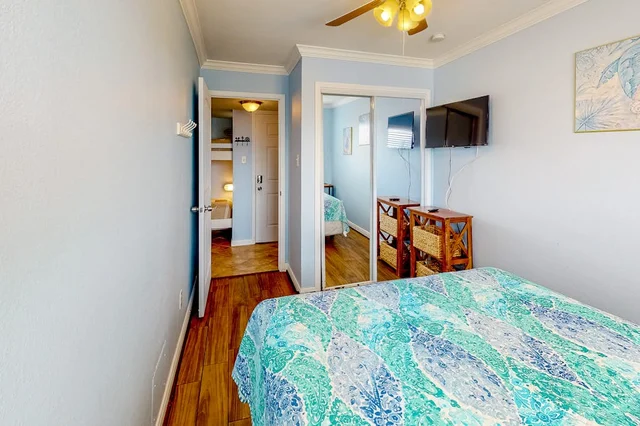 Bedroom 2 image 1