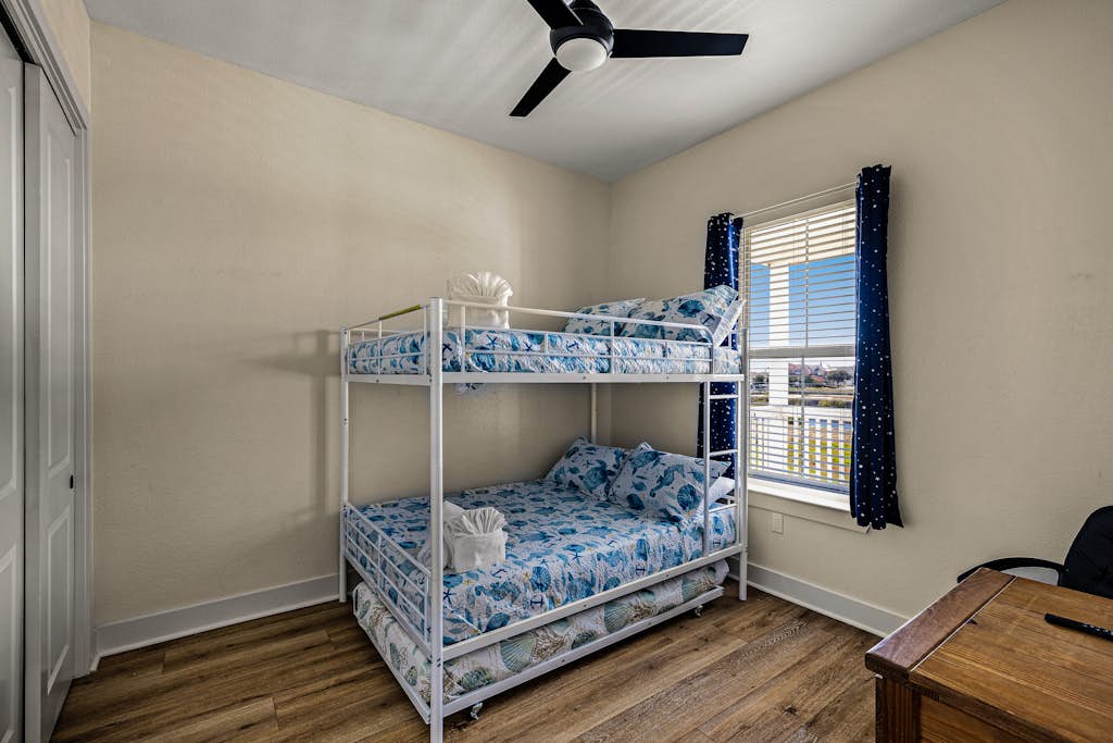 Bedroom 1 image 1