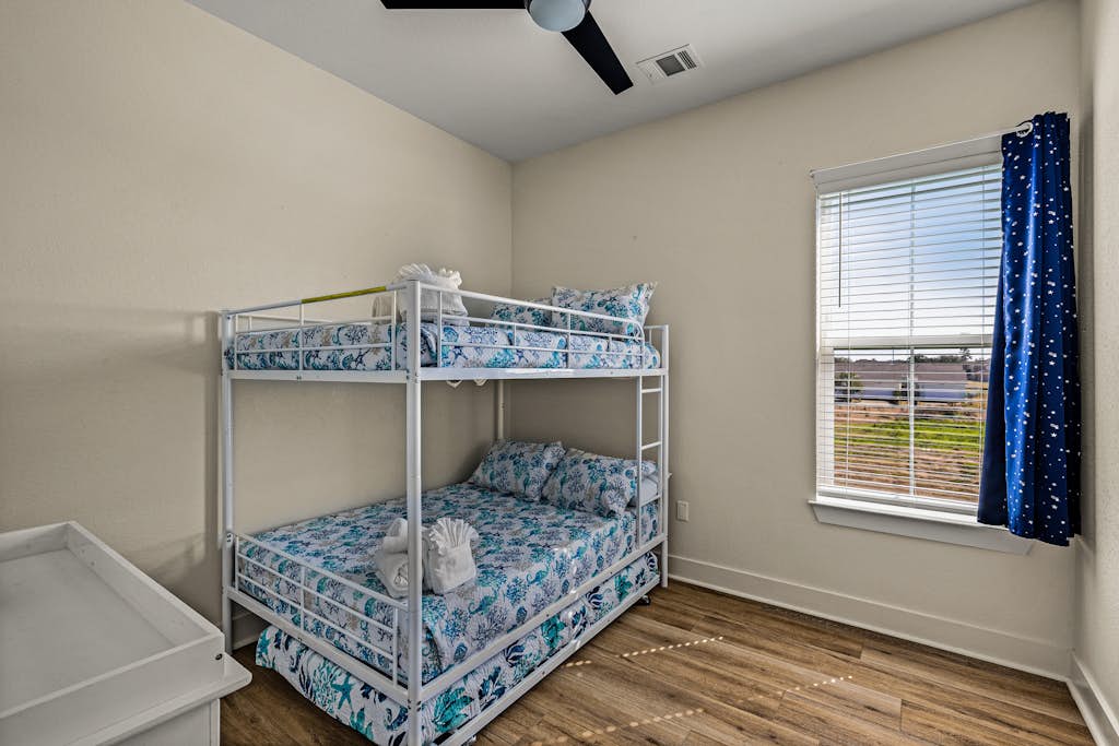 Bedroom 3 image 1