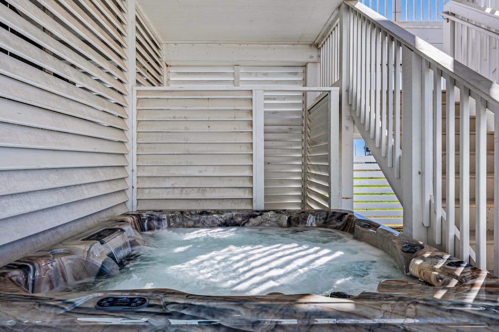 Just Peachie - Hot Tub, Yard & Steps to Sand property photo 2