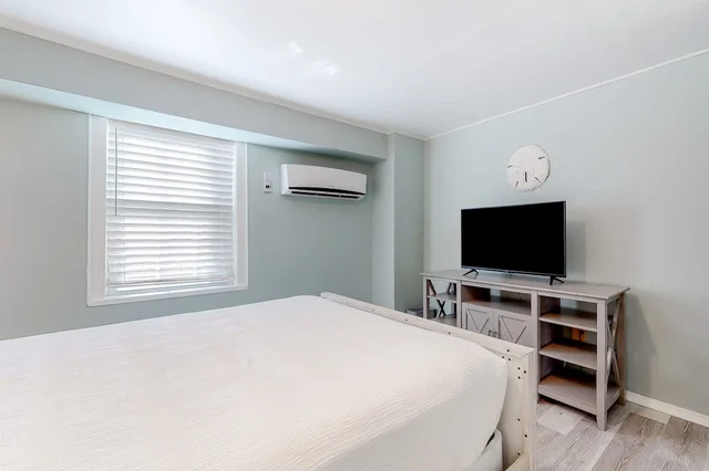 Bedroom 2 image 1