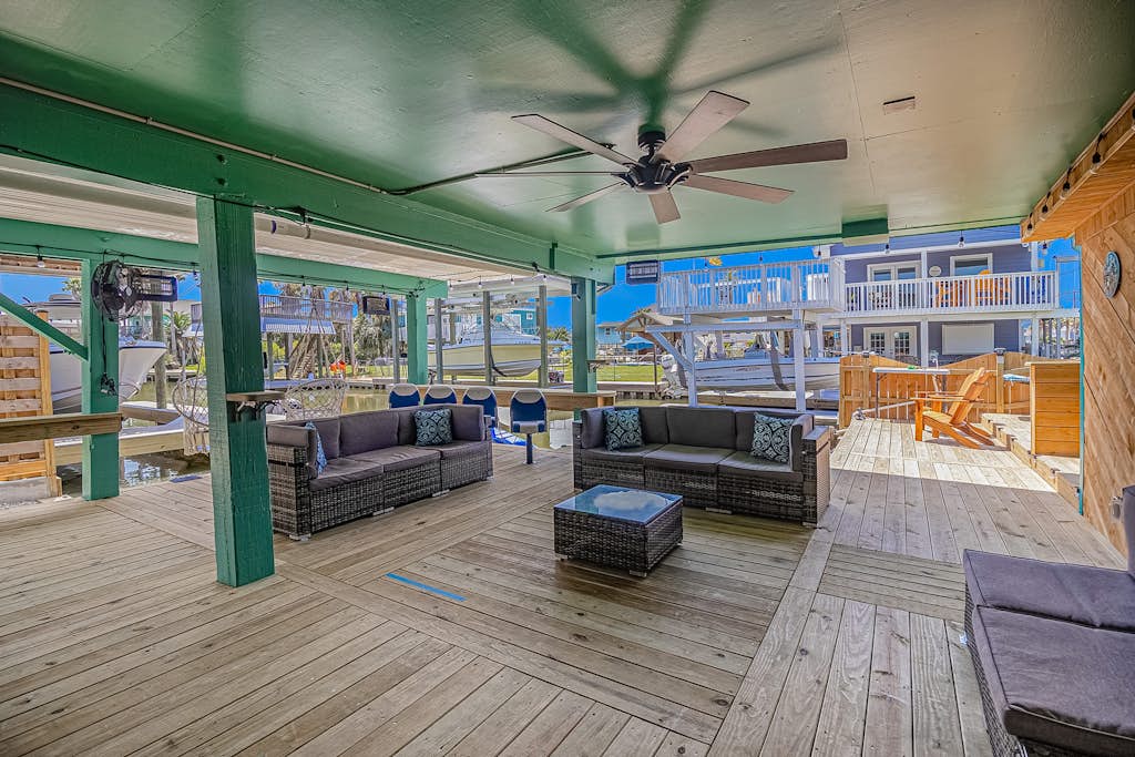 Jamaican Waves - Waterfront, Hot Tub & Game Room property photo 3