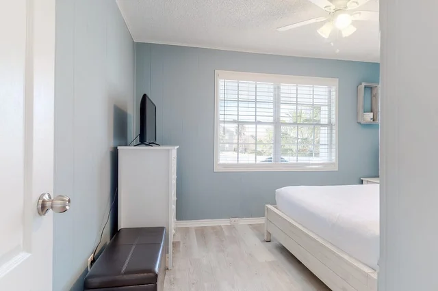 Bedroom 3 image 1