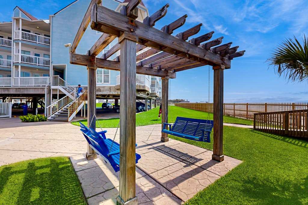 Condo in Galveston property photo 2