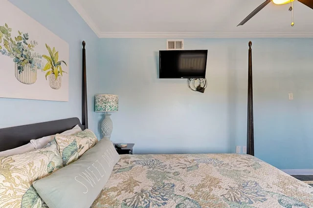Bedroom 1 image 1
