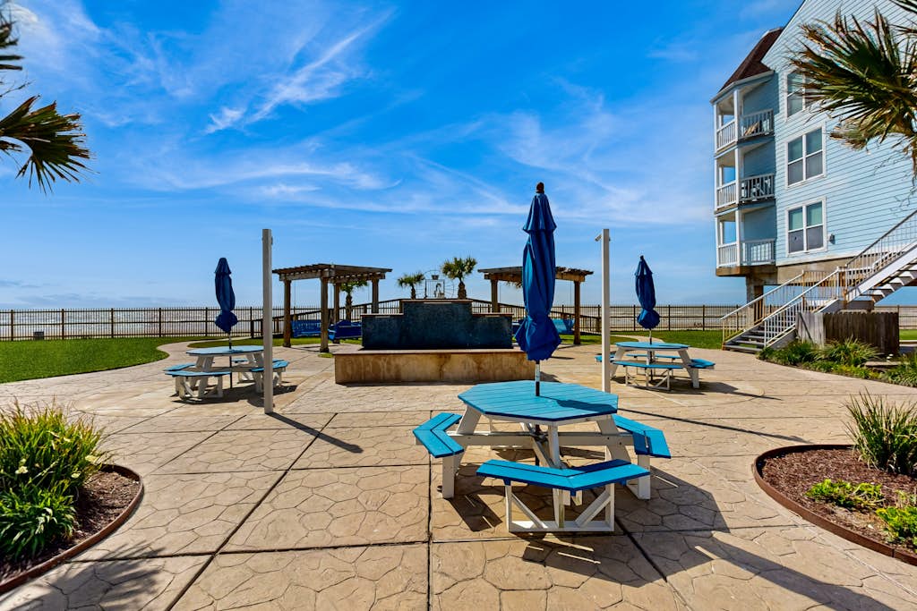 Condo in Galveston property photo 3