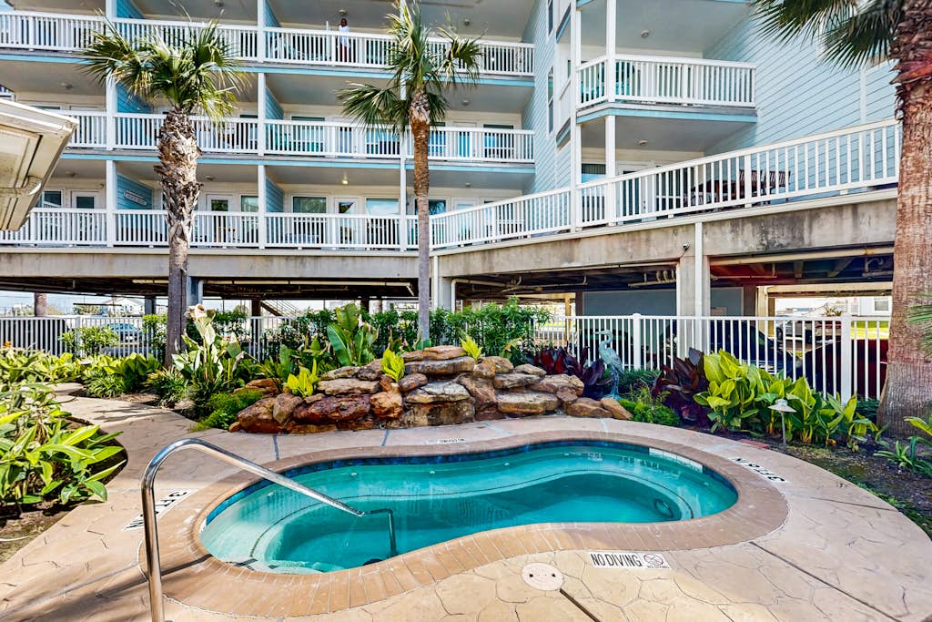 Condo in Galveston property photo 5