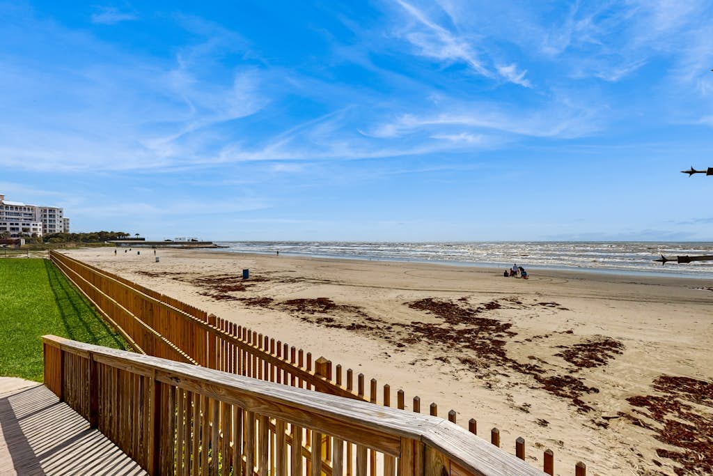 Condo in Galveston property photo 4