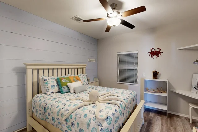 Bedroom 1 image 1