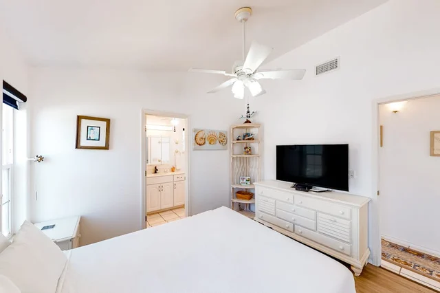 Bedroom 1 image 1