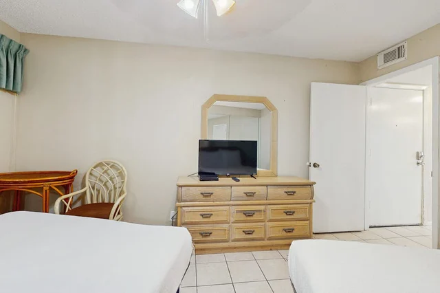 Bedroom 1 image 1
