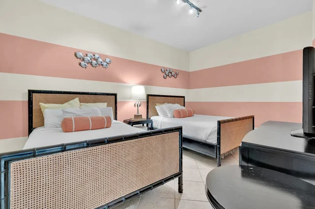 Bedroom 1 image 1