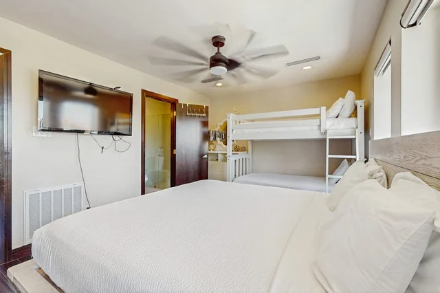 Bedroom 3 image 1