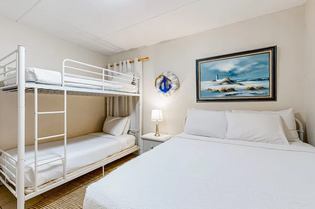 Bedroom 1 image 1